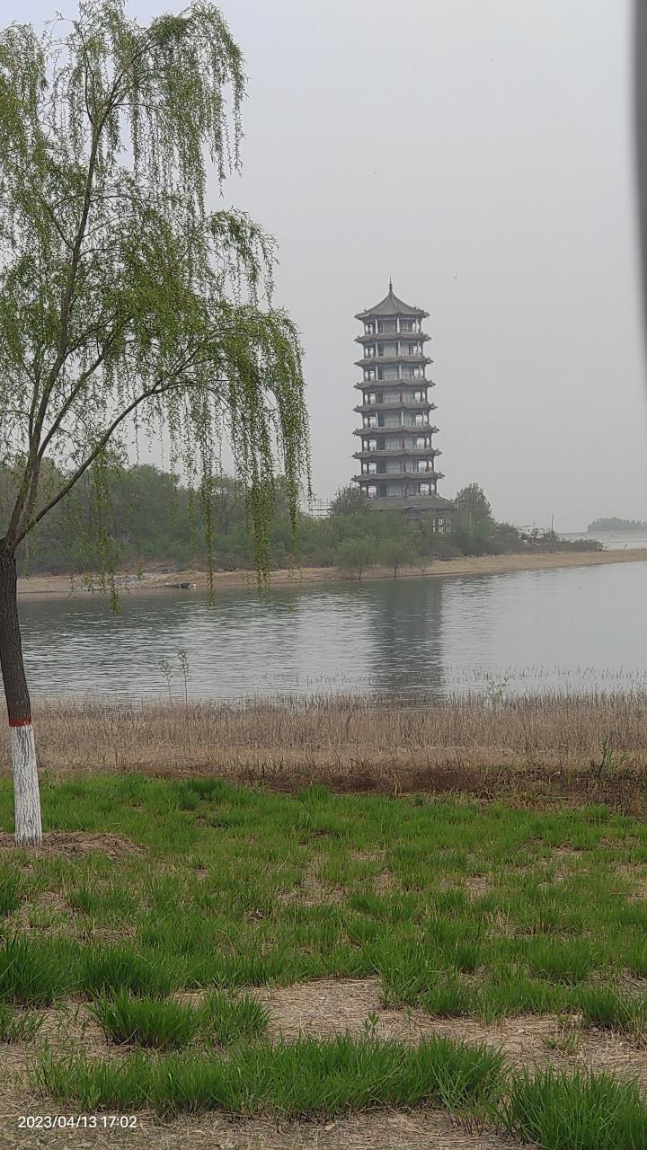 溢泉湖位于邯郸市磁县县城西6公里处,滏阳河上游,东武仕水库之畔,里面