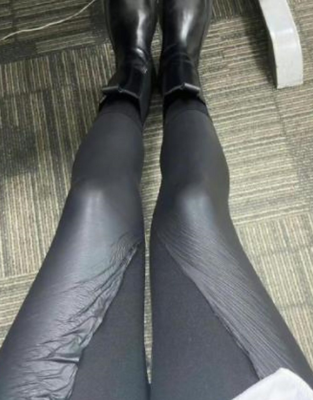 这样的皮裤穿上去,放屁不会鼓包