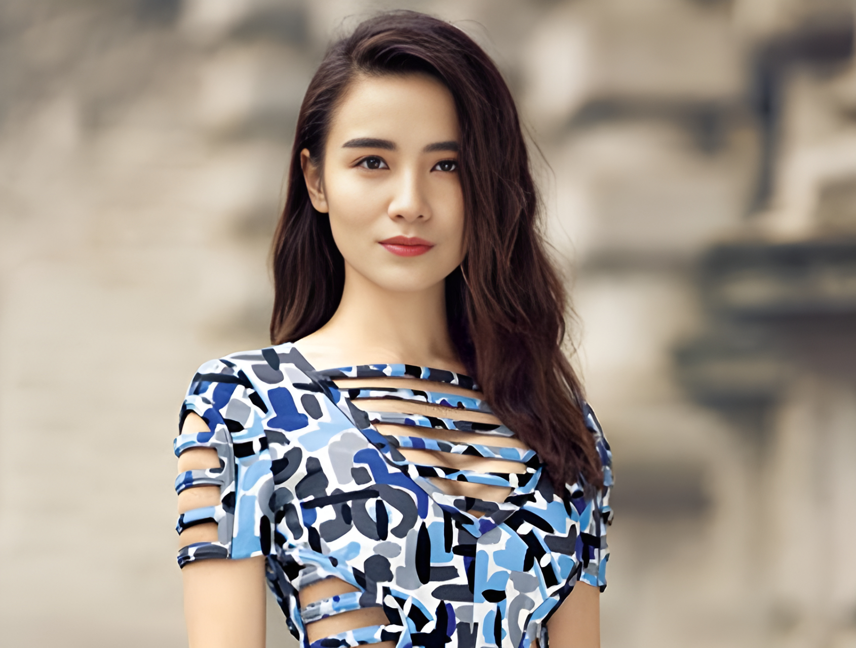 当时有人称这是他们之间的"地下恋情",但小宋佳否认了这种说法!