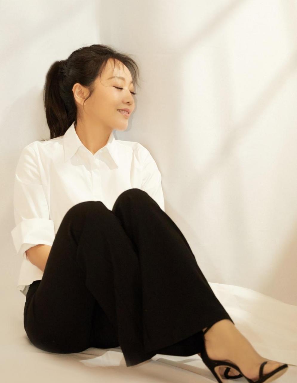 闫妮  美腿玉足合集