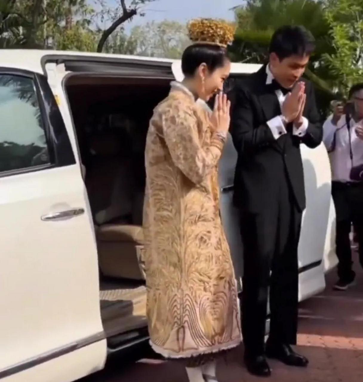 泰国最美的人妖皇后宝儿近期嫁给了台湾泰籍华人富豪,两人举行了隆重