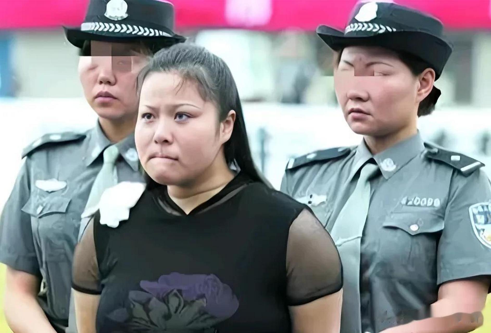 2005年,武汉第一看守所,女毒贩何秀玲在听到自己即将于次日执行死刑时
