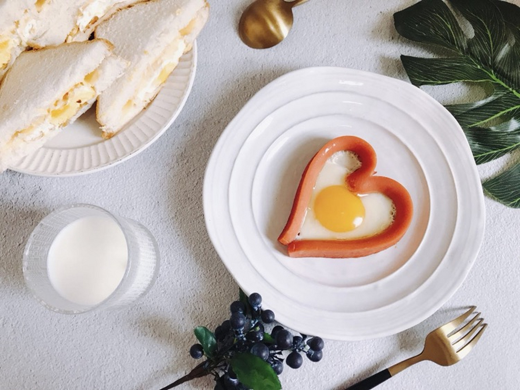 爱心火腿煎蛋 宝宝喜欢的简单快手早餐  爱心火腿煎蛋宝宝喜欢的简单