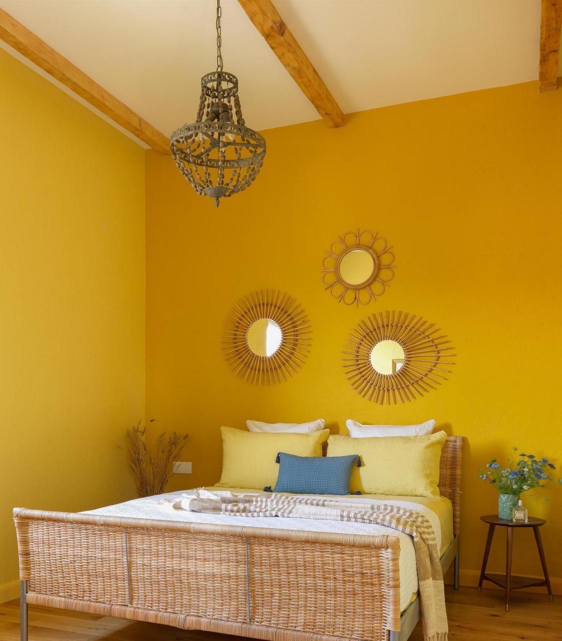 柠檬黄限定宅 其实在室内设计的配色里,黄色可能算是最不好用的.