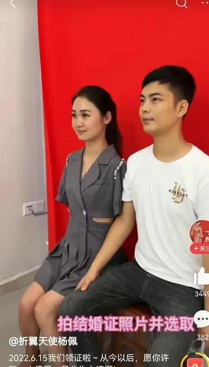 失去双臂的女孩杨佩,赶在网络好时代,一转身成了网红,而且还找到自己