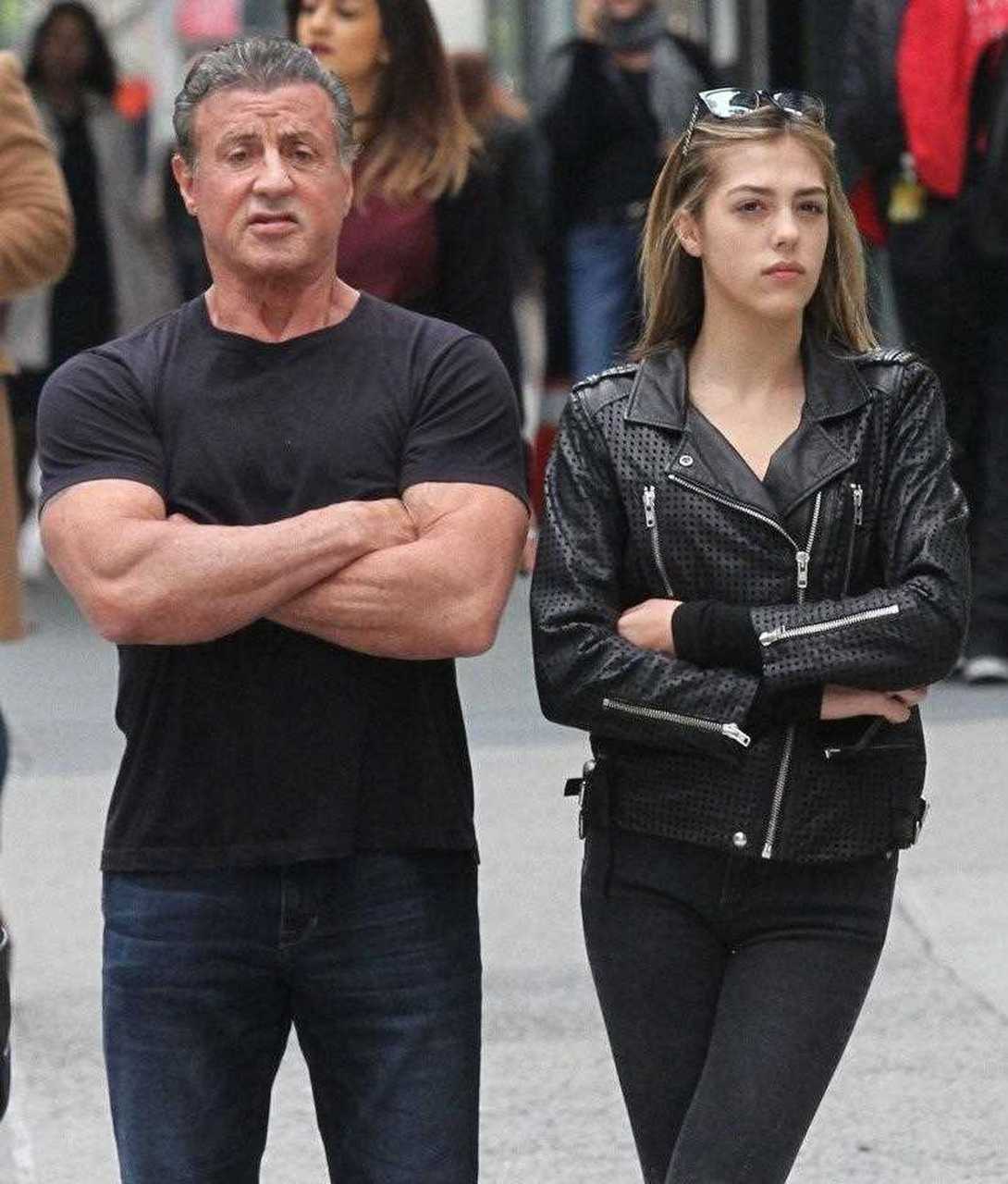 史泰龙家最美的女儿西斯廷·史泰龙,2017年,与老父亲现身纽约市购物被