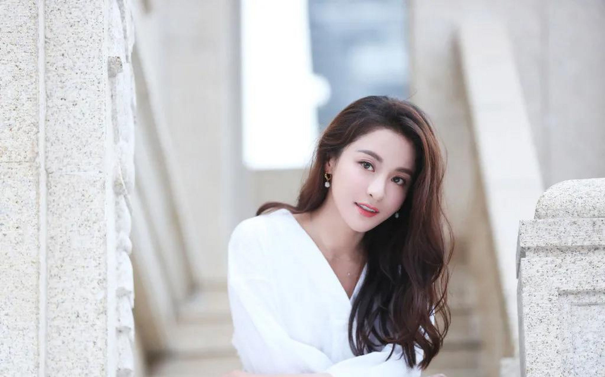 33岁的美女演员贡米,真的是越来越有魅力,甜美又可人的气质女神