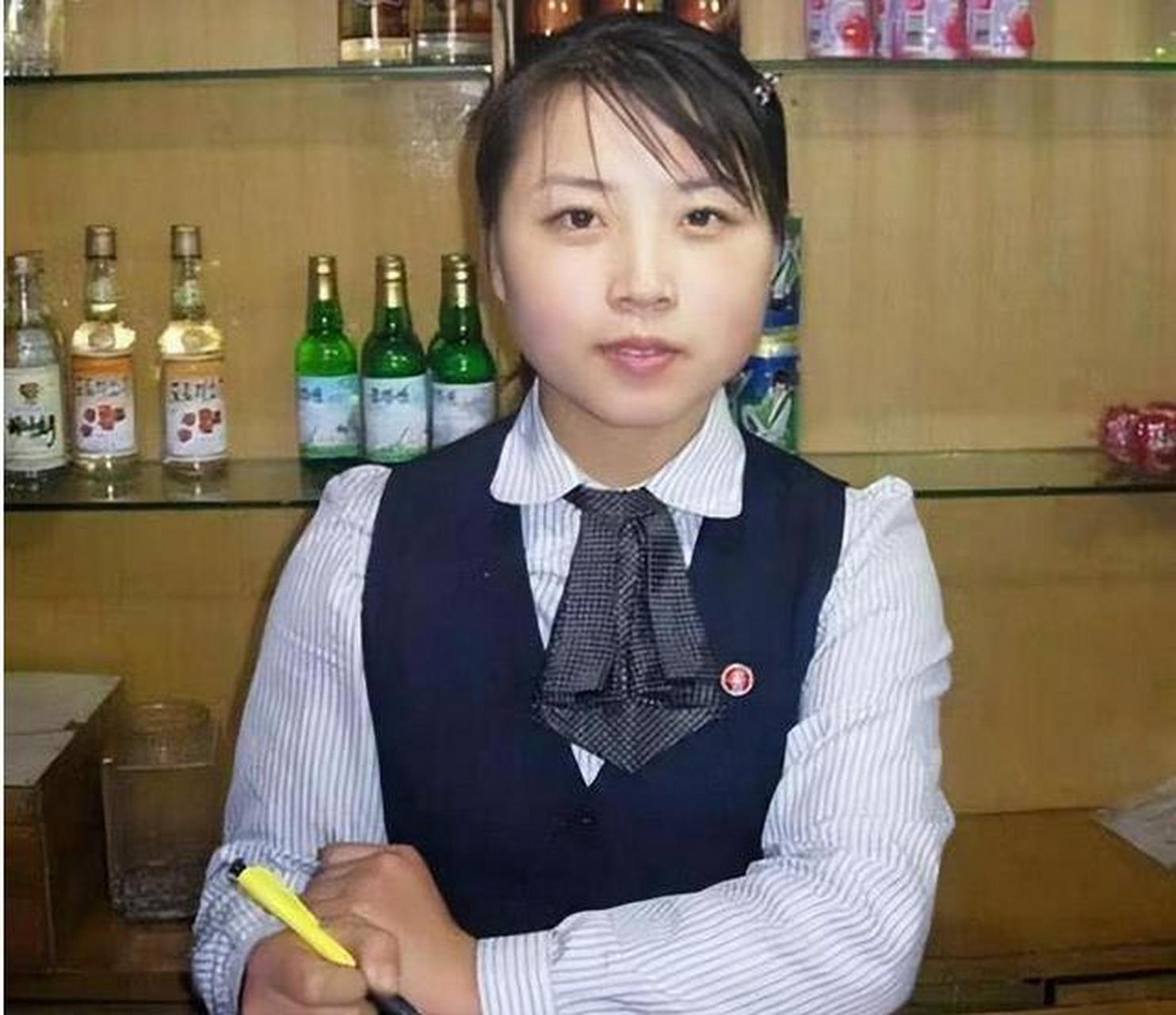 2009年,接受审判的邓玉娇,这个年轻女孩当时是巴东县雄风宾馆ktv的