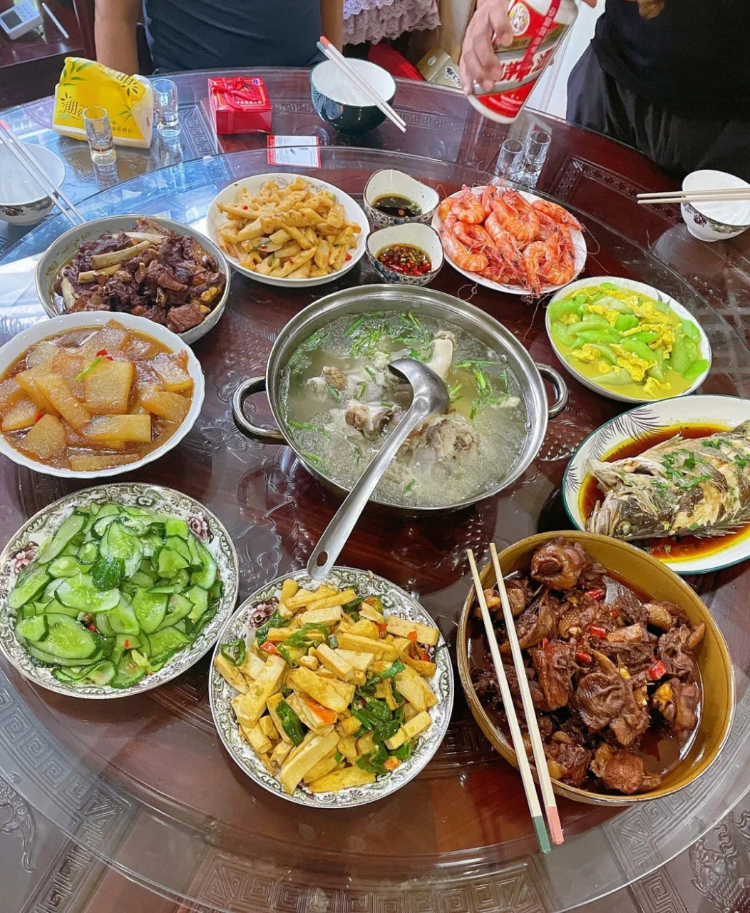 图一,安徽普通家庭吃晚饭  图二,广东普通家庭吃晚饭 图三,江西普通
