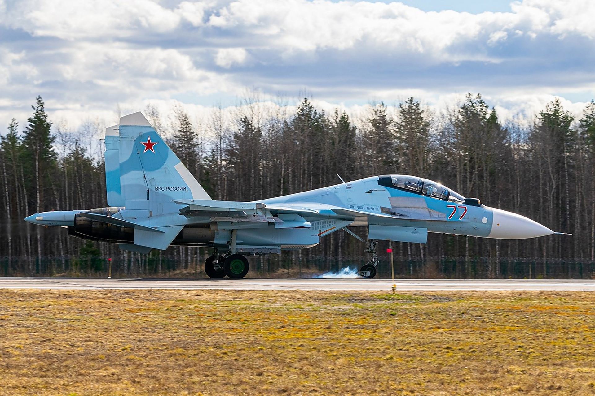 图片为中国空军装备的苏-30mkk战斗机;中国海军航空兵装备的苏-30mk2