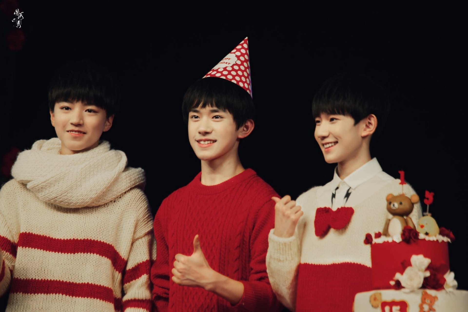 愚人节站姐团建,各家站姐发了tfboys的三人合体照,"曾是谁的青春.