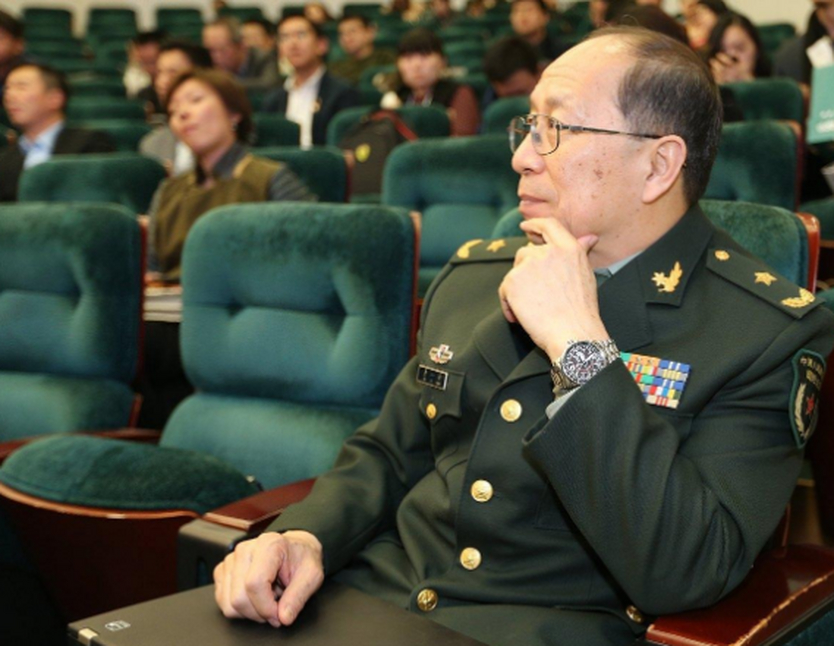 华为创始人任正非请国防大学金一南将军给8000名华为核心员工讲课,讲