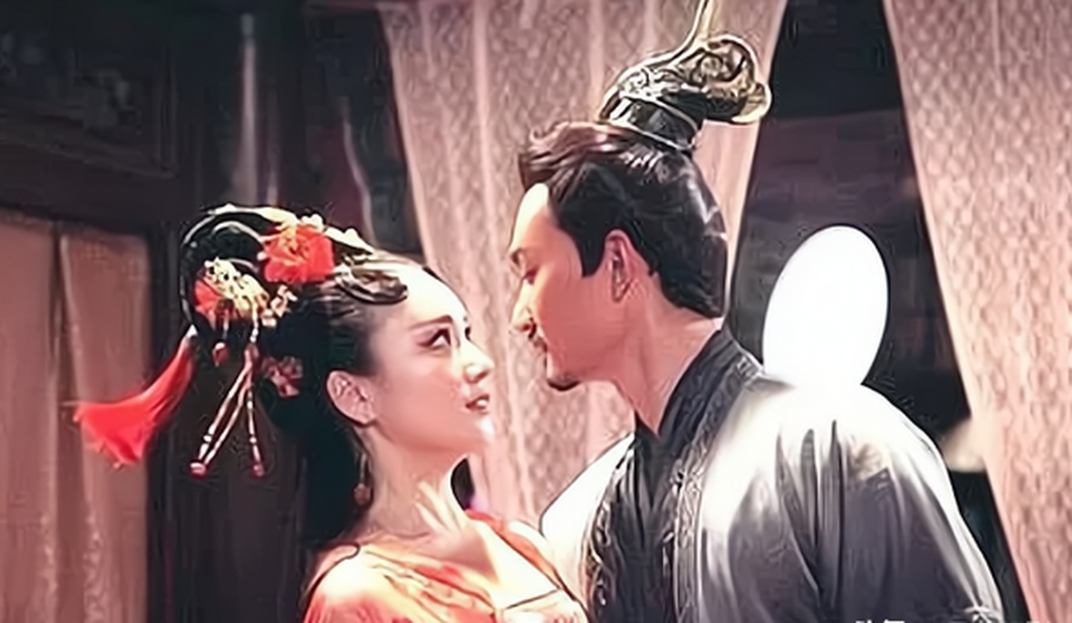 这年,孙权带兵出征,40岁军士妫览,偷偷溜进孙权弟弟家,向孙权的18岁