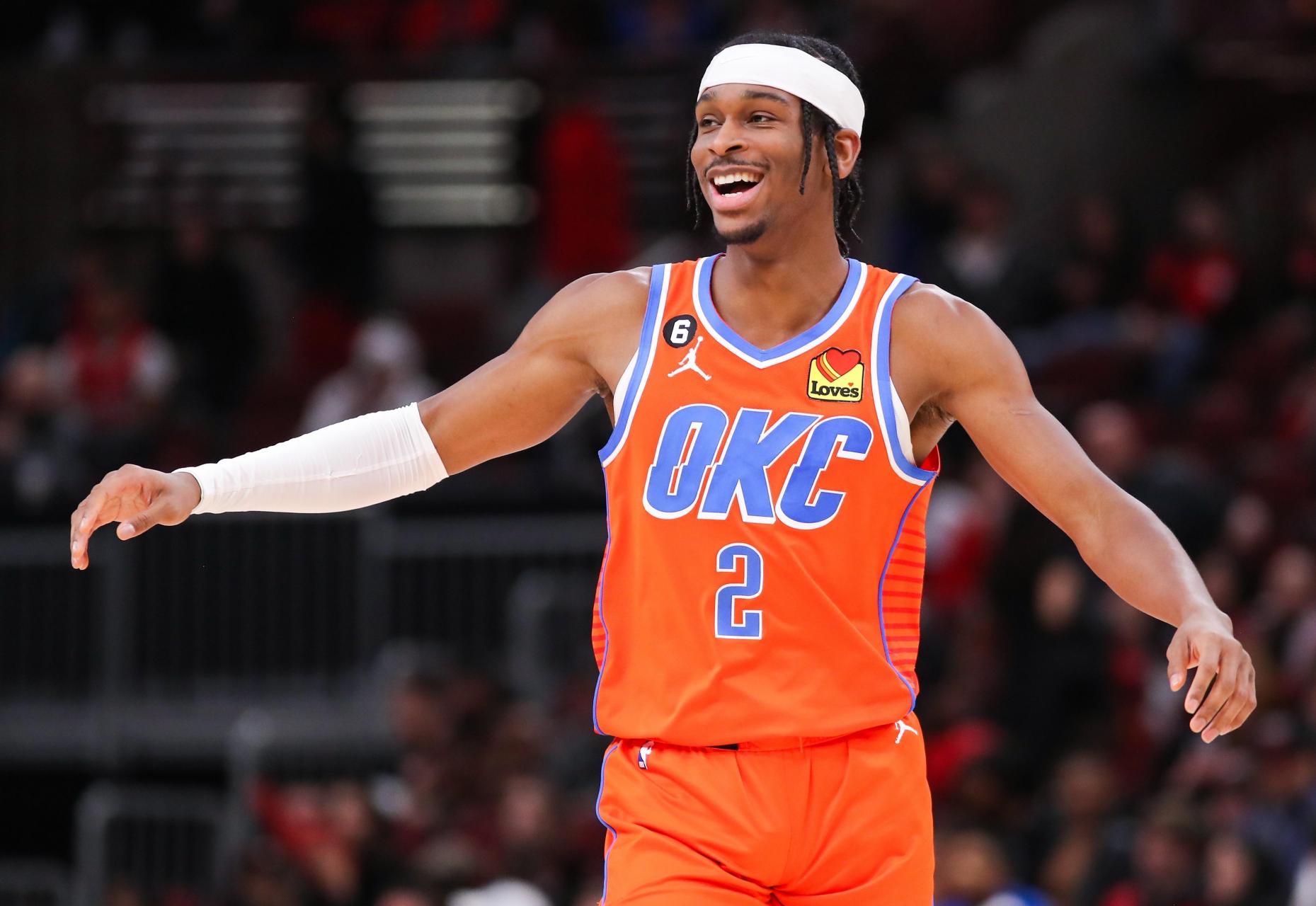 赛后,雷霆队球员亚历山大接受了记者的采访.