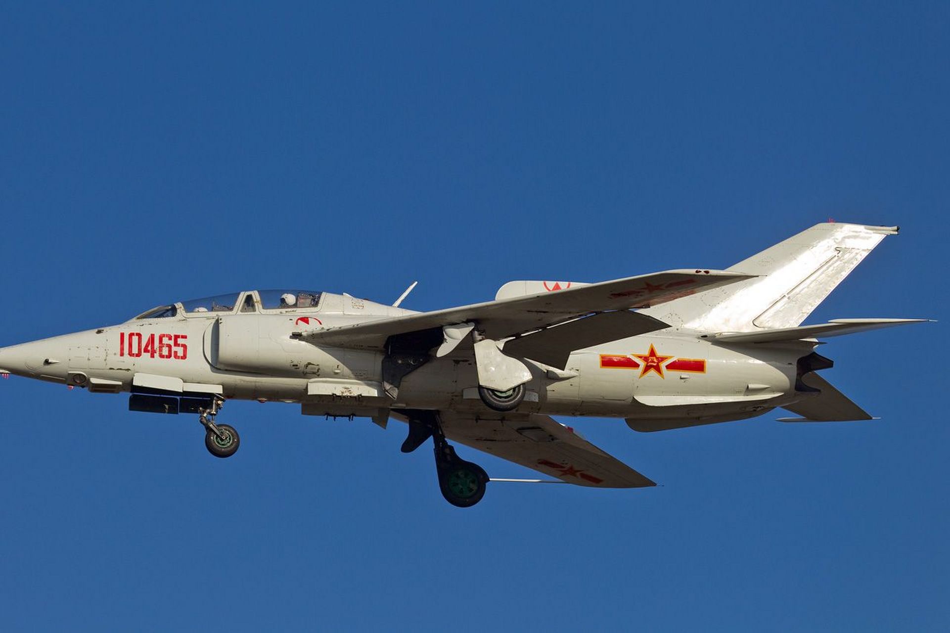 威武:中国战机扬威苏丹内战!强5用贴地狂飙证明了自己的价值.