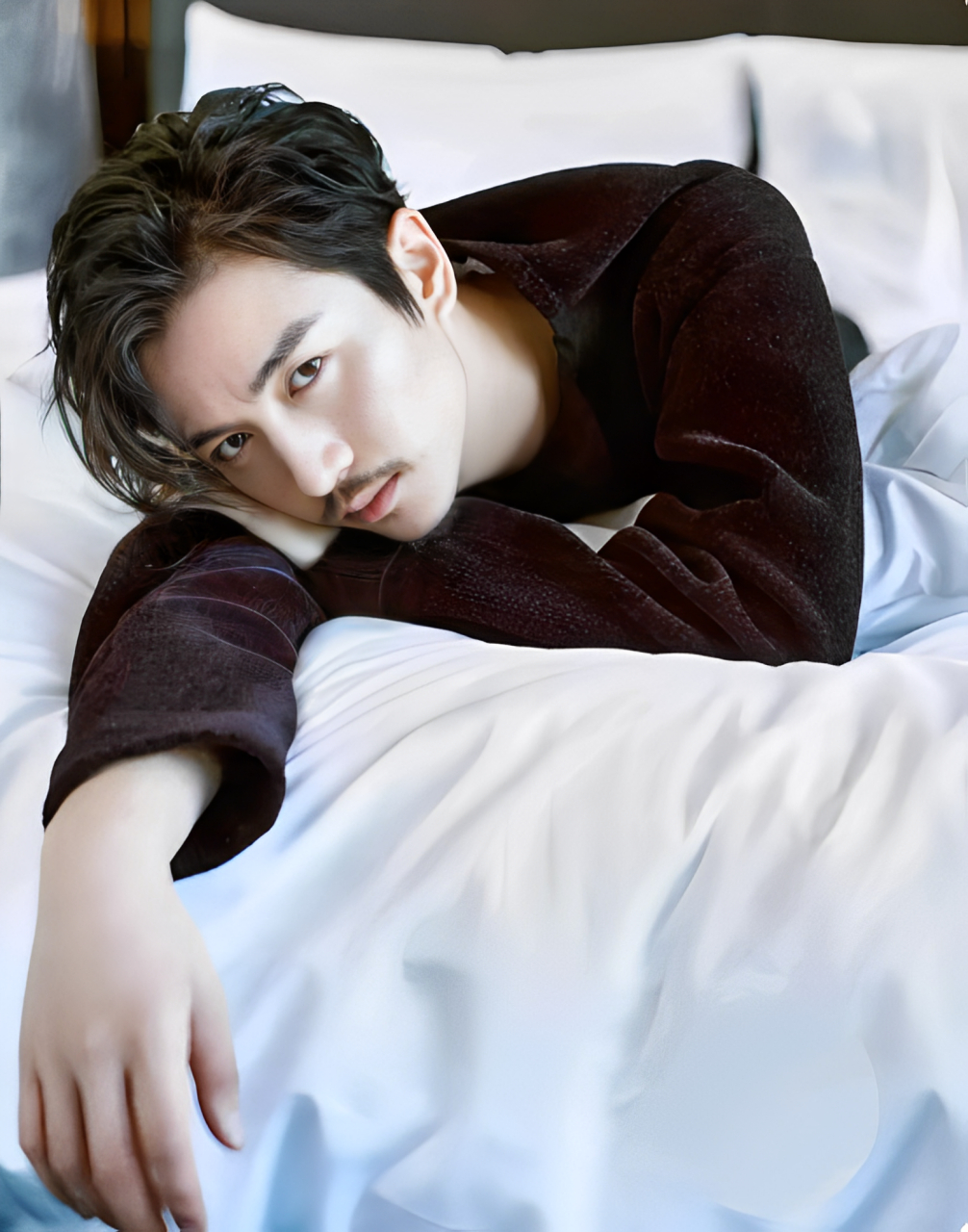 其实我想说的是,陈晓不仅是一个穿着古装的美男子!他