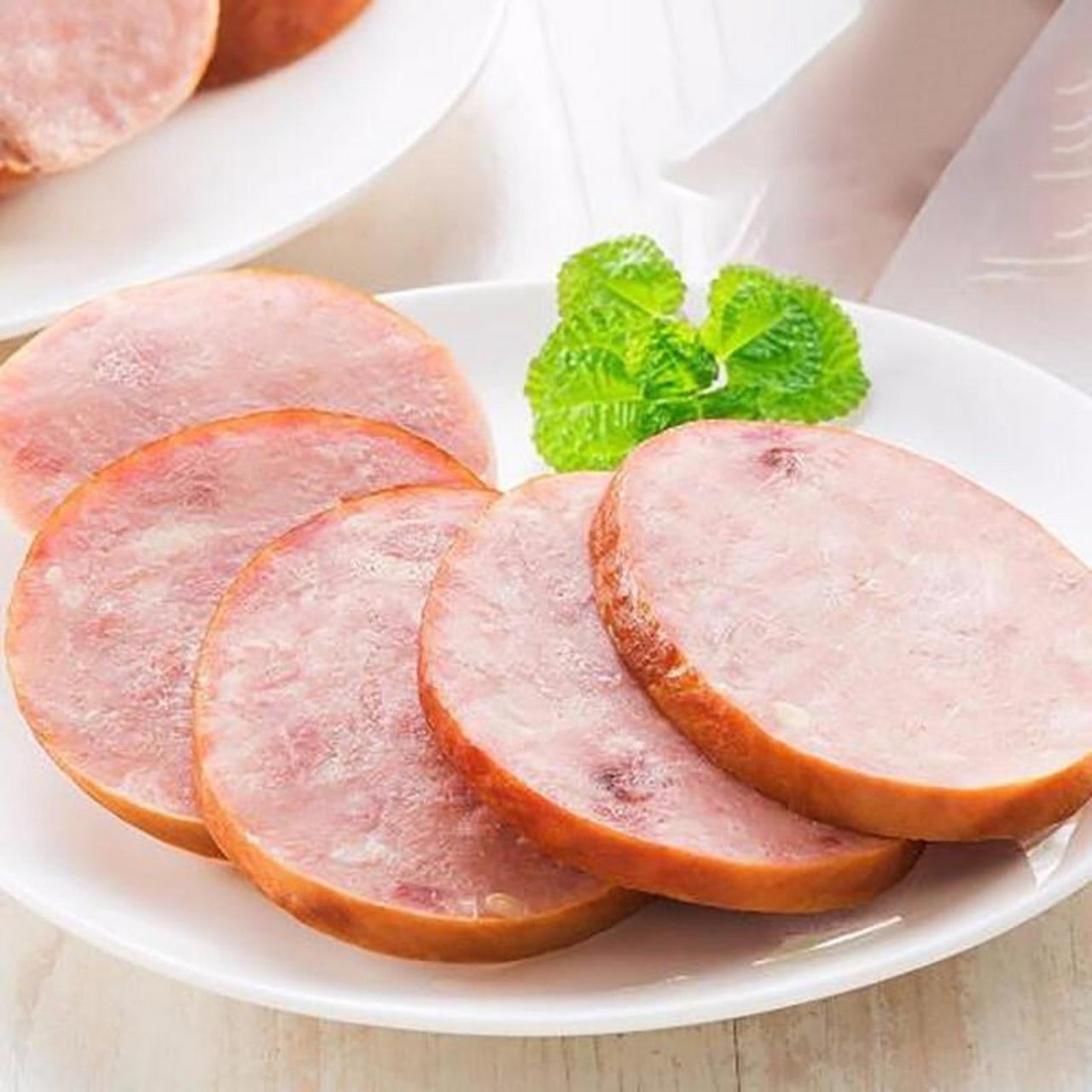 南京人过年最爱吃的南京香肚是江苏南京地区汉族传统名莱,历史悠久