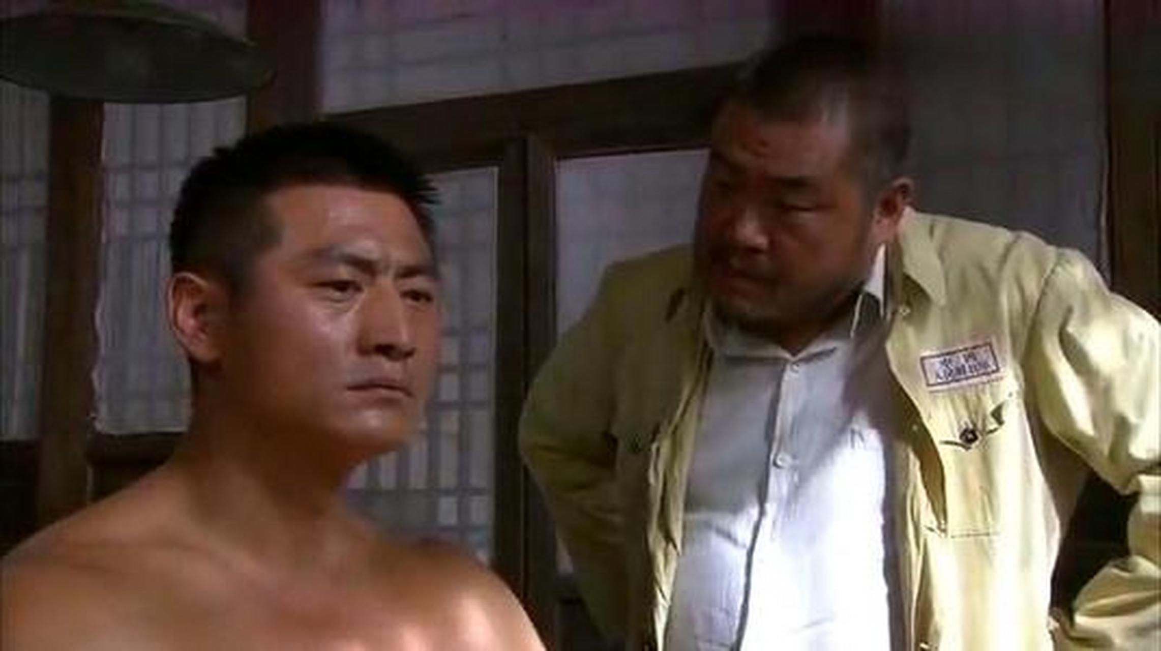 范雨林和赵薇都是谢晋恒通明星学校的学生,并且两人还是同班同学.