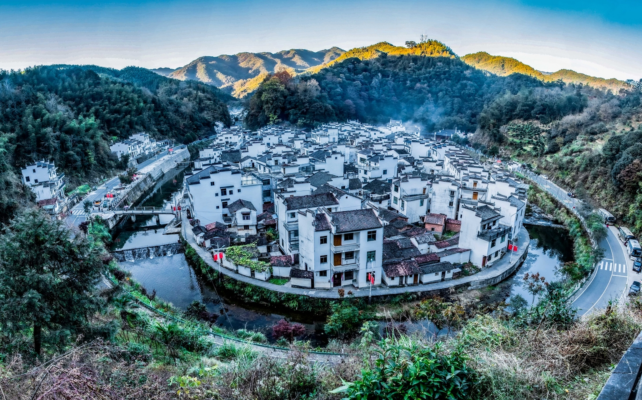 太意外了,婺源北线大山里发现一个网红村,到处都是摄影老法师.