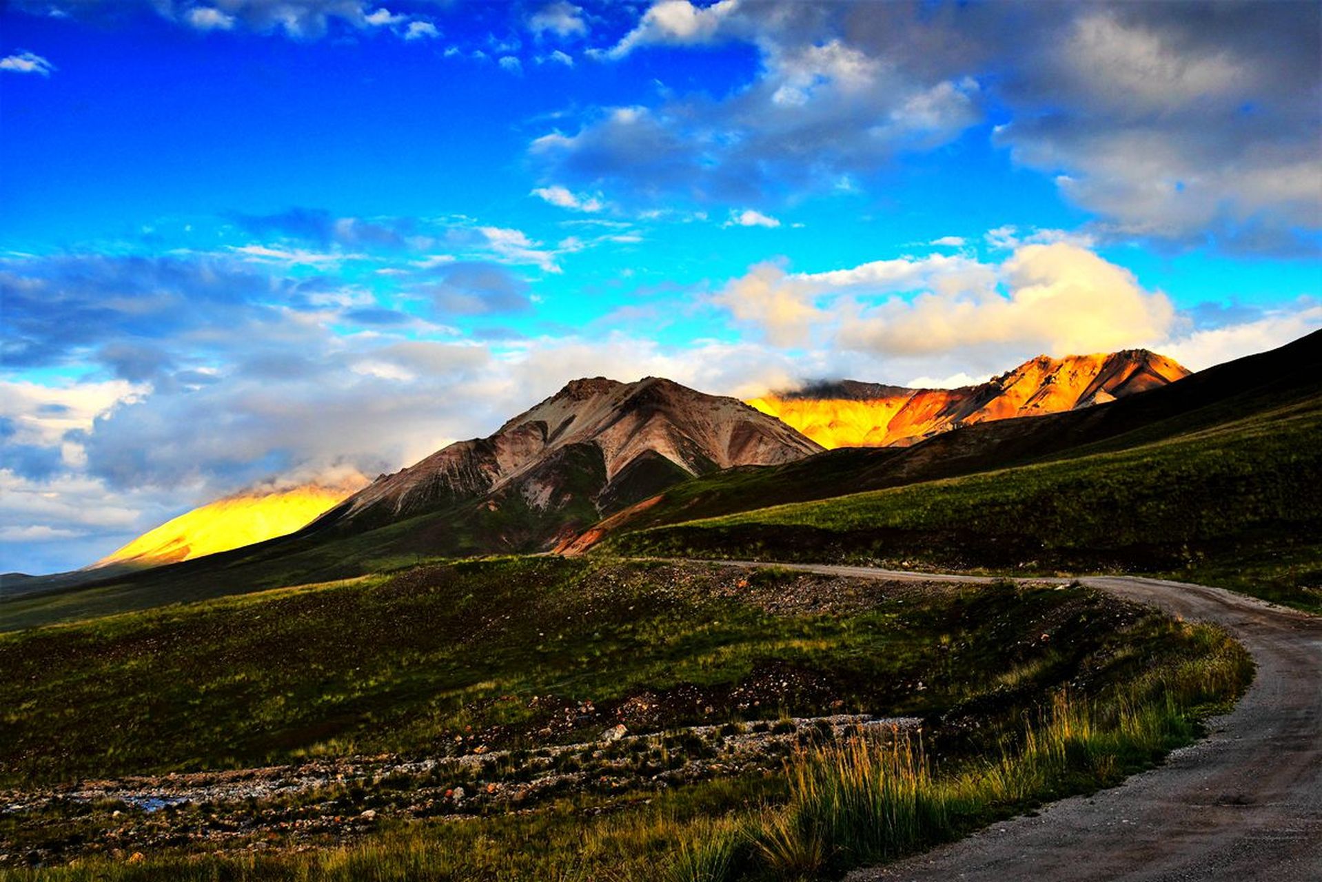 s215【甘肃玉门东至祁连县央隆乡沿途风光】,这样的风景你见过吗?