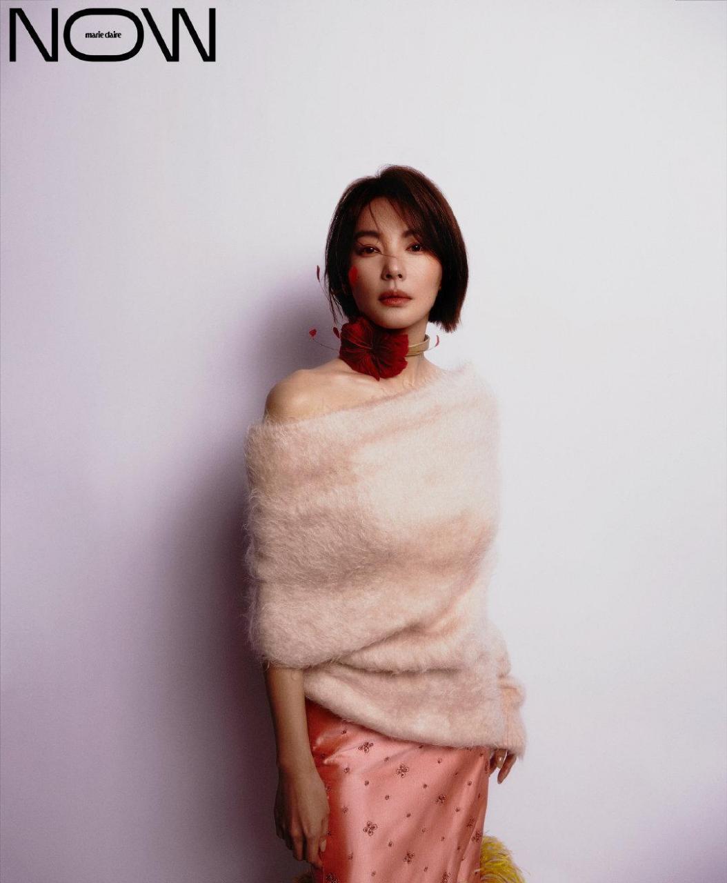 张雨绮怼脸情绪大片,短发的张雨绮目光流转时颈间生花,,怼脸让每一分