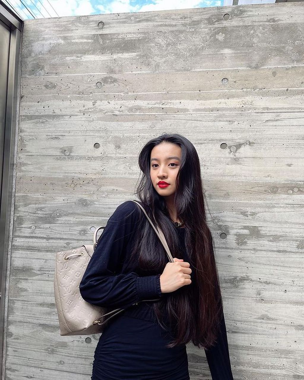 木村拓哉妻子女儿在豪宅中比身材!女儿秀大长腿,工藤静香也不输
