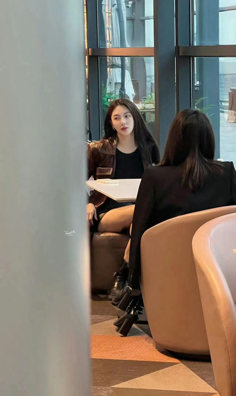 路人镜头下的张雨绮,原来她是真的美,这才是真实的她