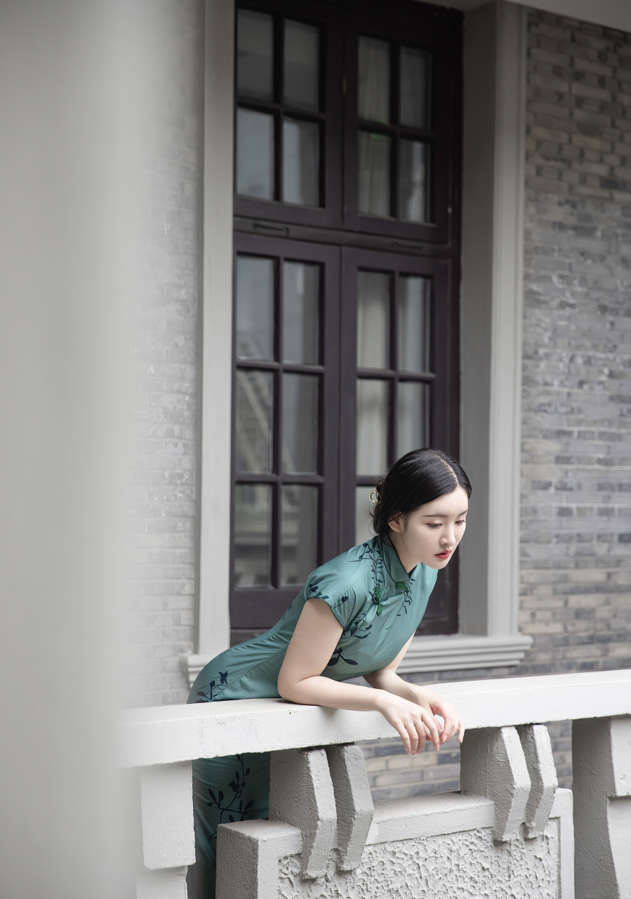 性感写真发布,古典浪漫的韵味旗袍与极致丝袜,妩媚多姿的诱人身段魅惑