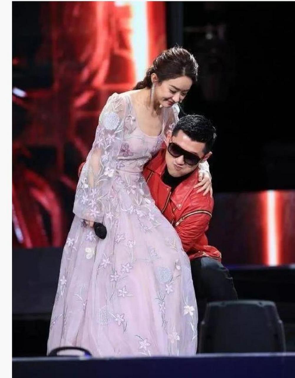 赵丽颖和张继科身高也没差多少,被公主抱的样子,挺像个公主的