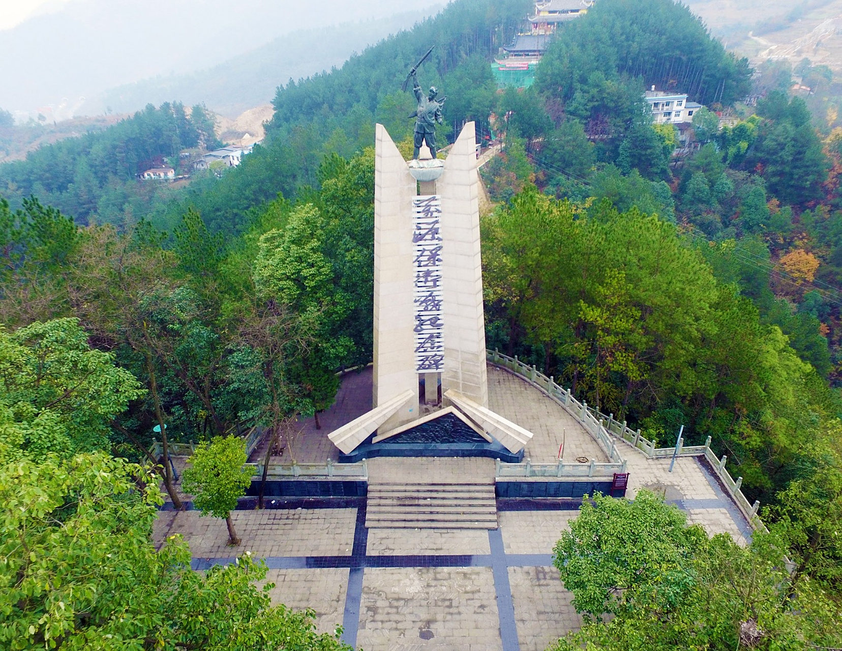 万源红军公园:它总占地面积20余亩,馆舍面积2500m2,按园林式设计,二套