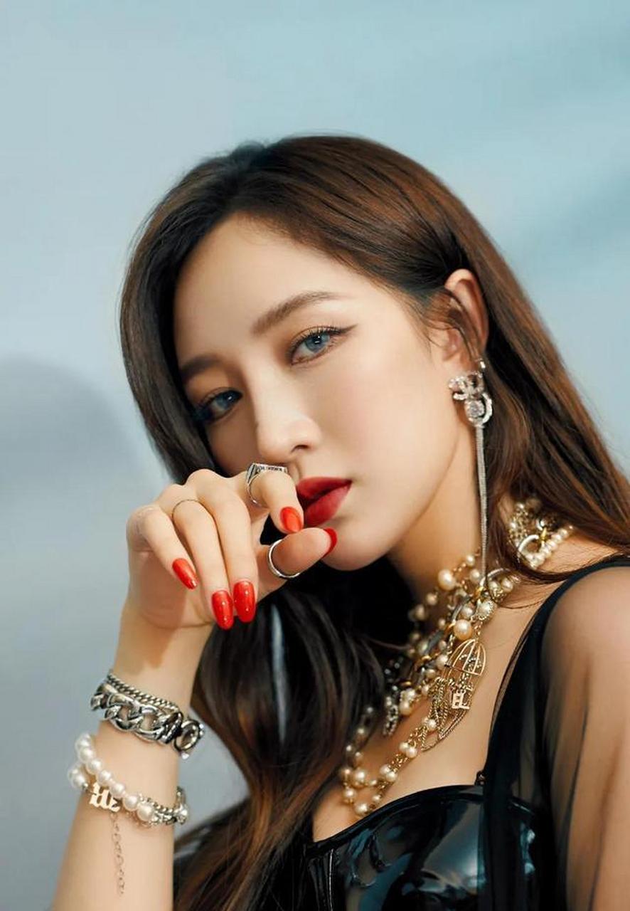 湖南娄底姑娘孟佳冷艳唯美辣妹子写真