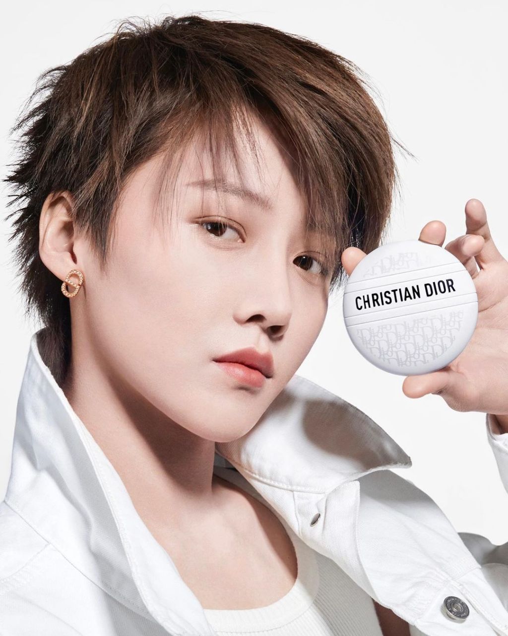 dior 美妆官方发布刘雨昕拍摄的一组宣传大片