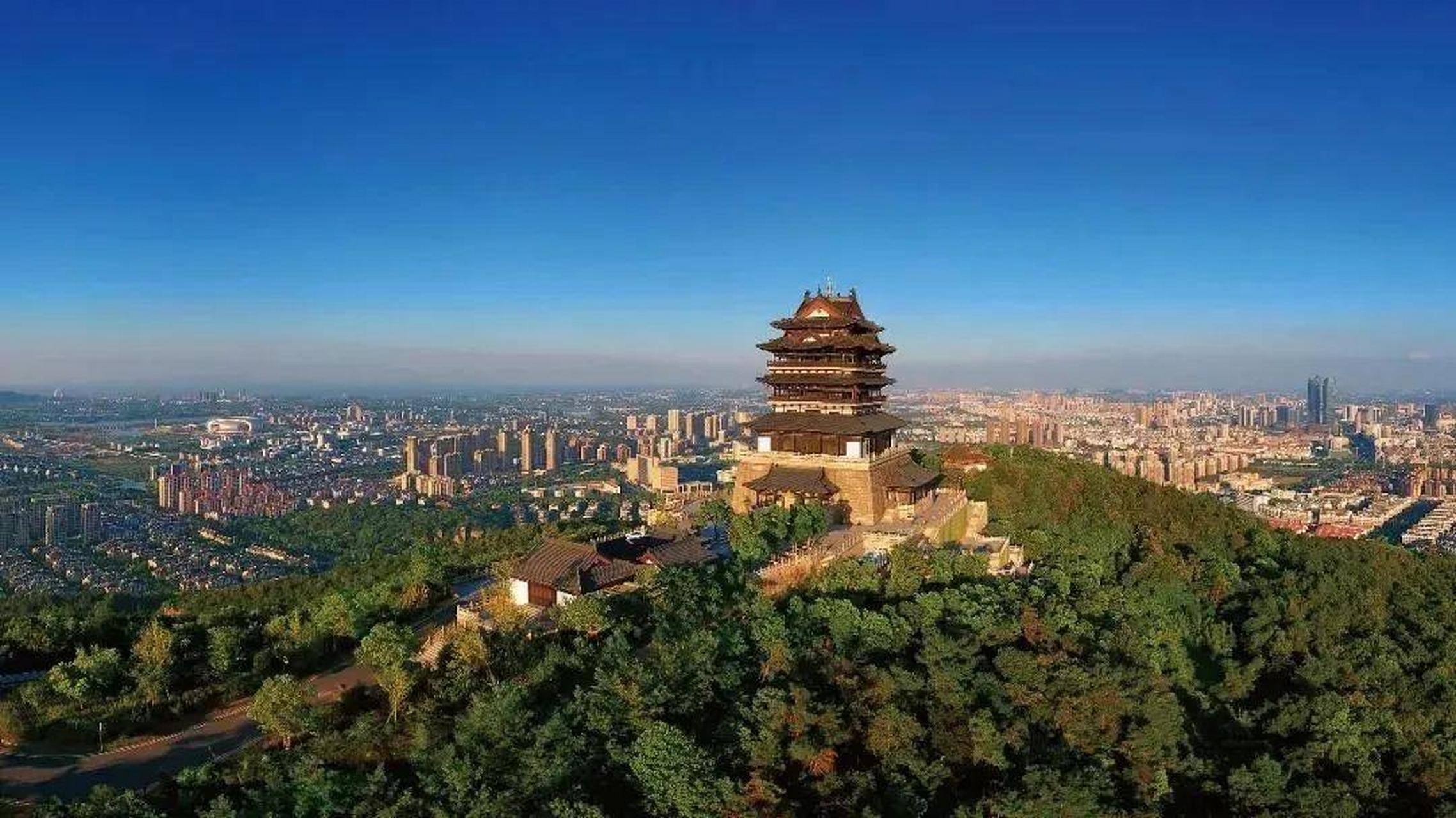 五一去哪玩儿#菰城景区 仁皇山山似巨凤,羽翰青翠, 不仅是湖州市堑哪