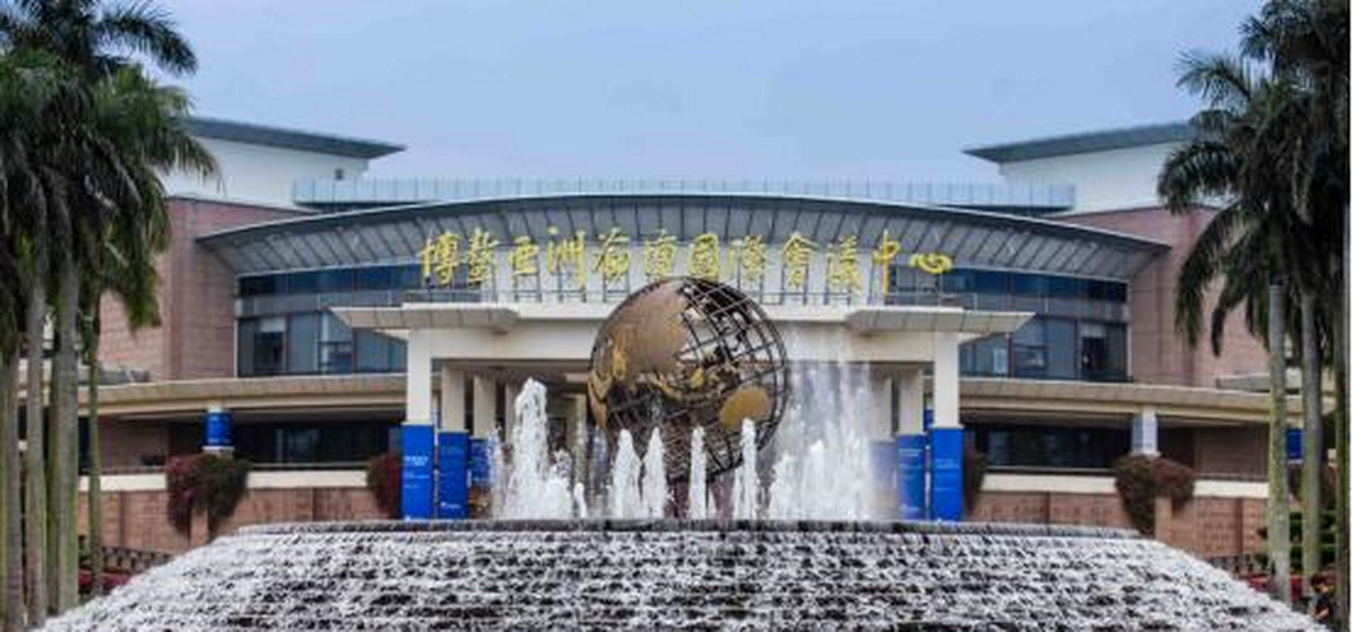 此外,内饰全部采用顶级材质,jasmine真皮座椅和经典法式双缝线工艺