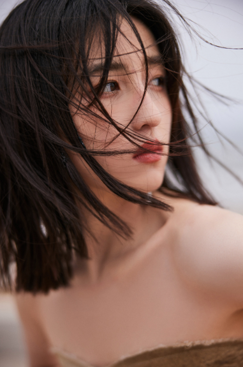 张子枫(为什么一提到他我印象中还是那双忘不了的眼神,现在想想还有点