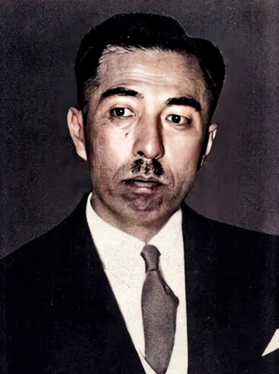 1945年12月,日本战败投降后,前首相近卫文麿服毒自杀的老照片,当时