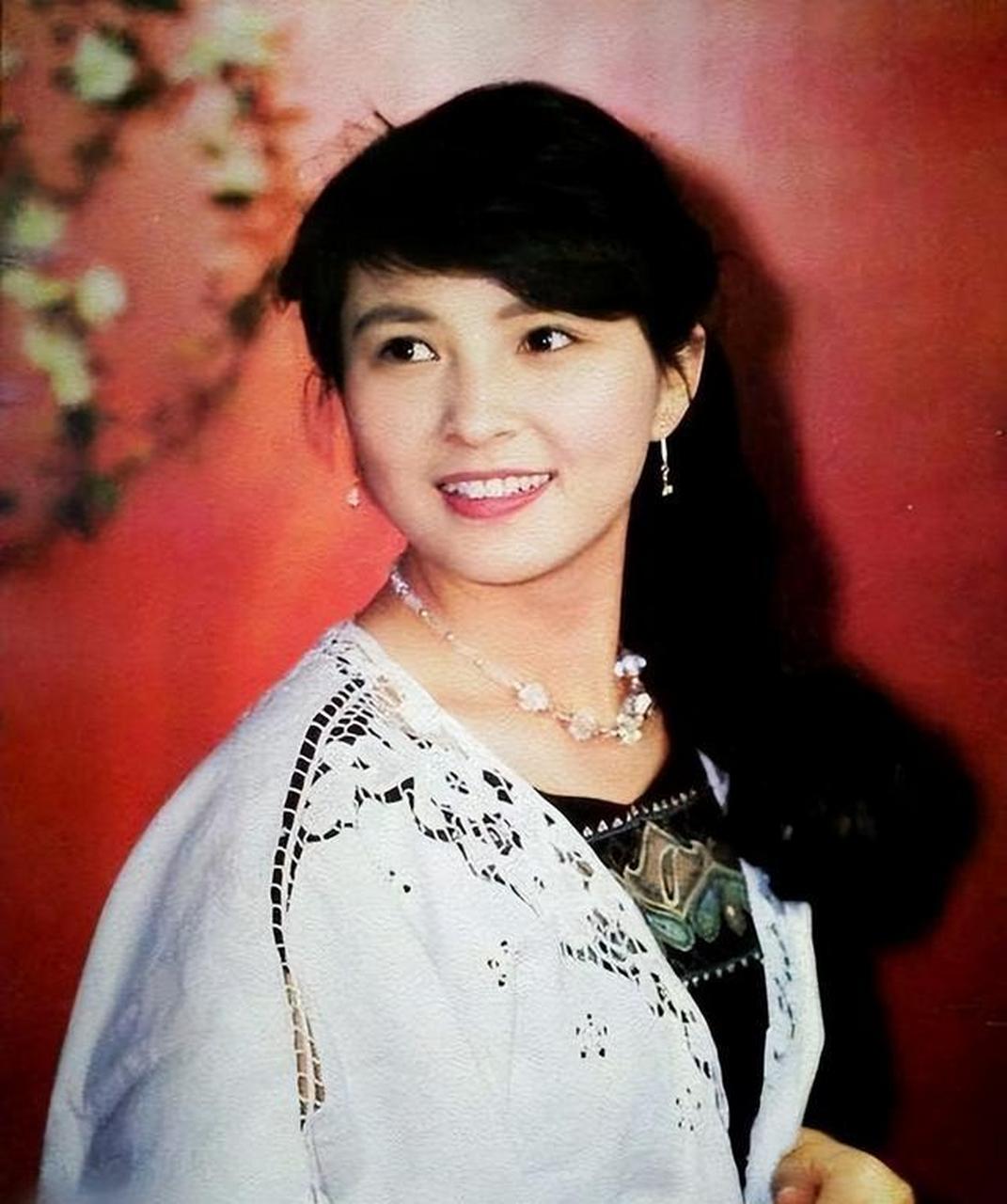 80年代明星李羚:嫁给初恋,丈夫是平凡的老师,婚房是10平米车库