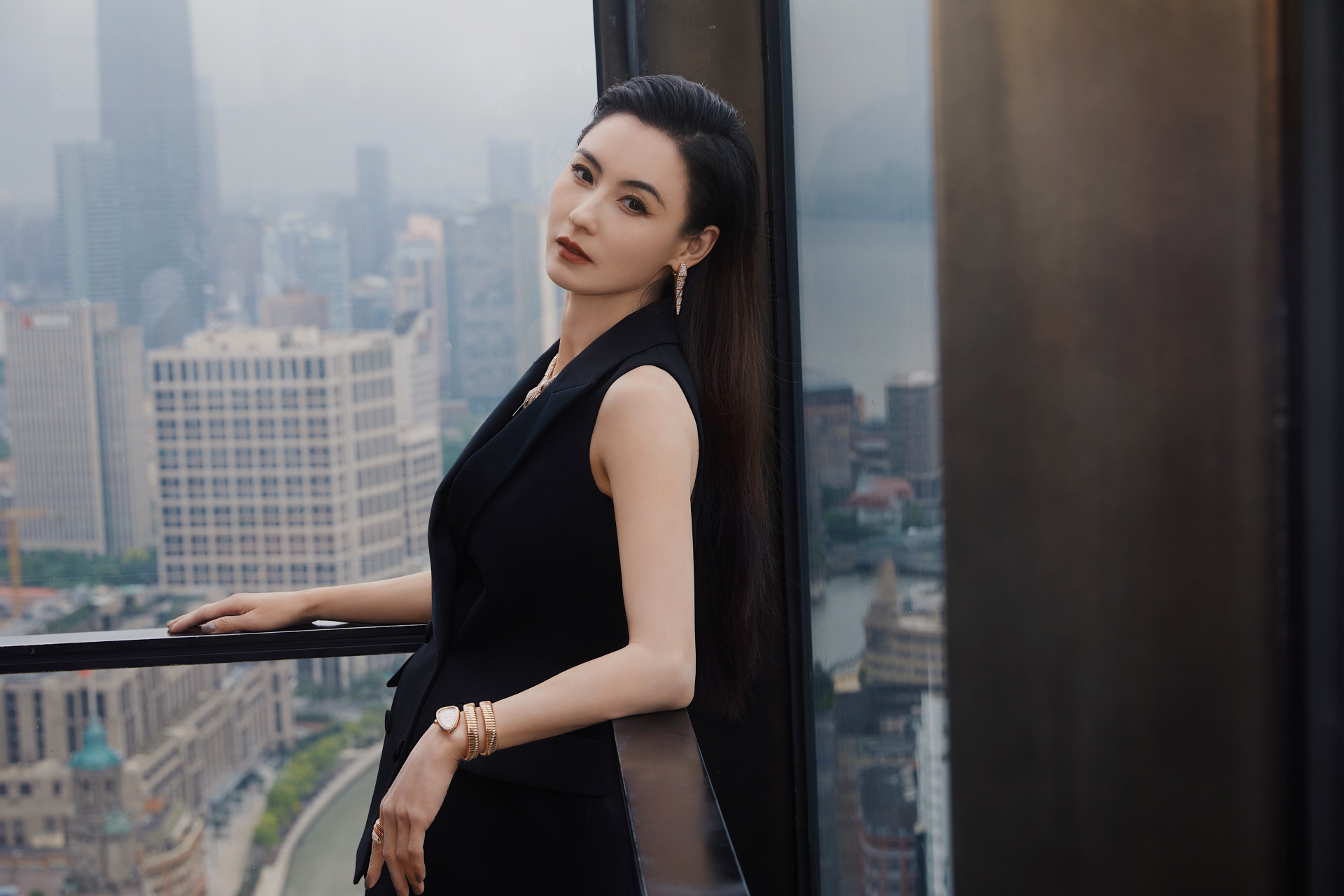 张柏芝一出道就以中英混血脸蛋和独特气质,引发各界关注,尽管张柏芝