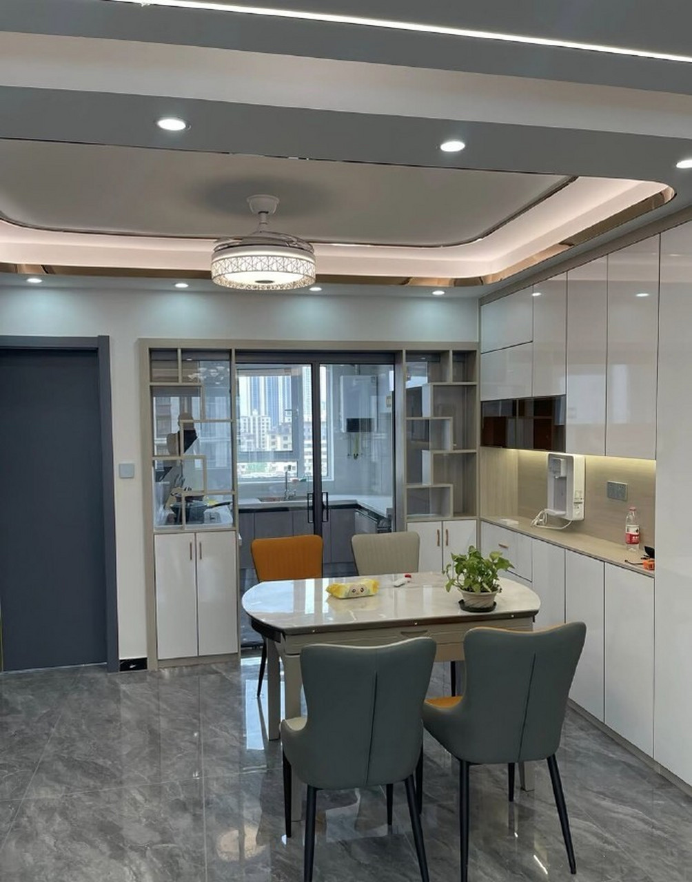 9款厨房门两侧做柜子隔断的装修案例分享