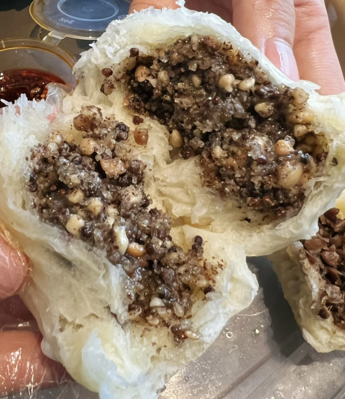 云南味|云南破酥包:糖腿,胡麻融化口中的惊喜 云南破酥包以其酥香的