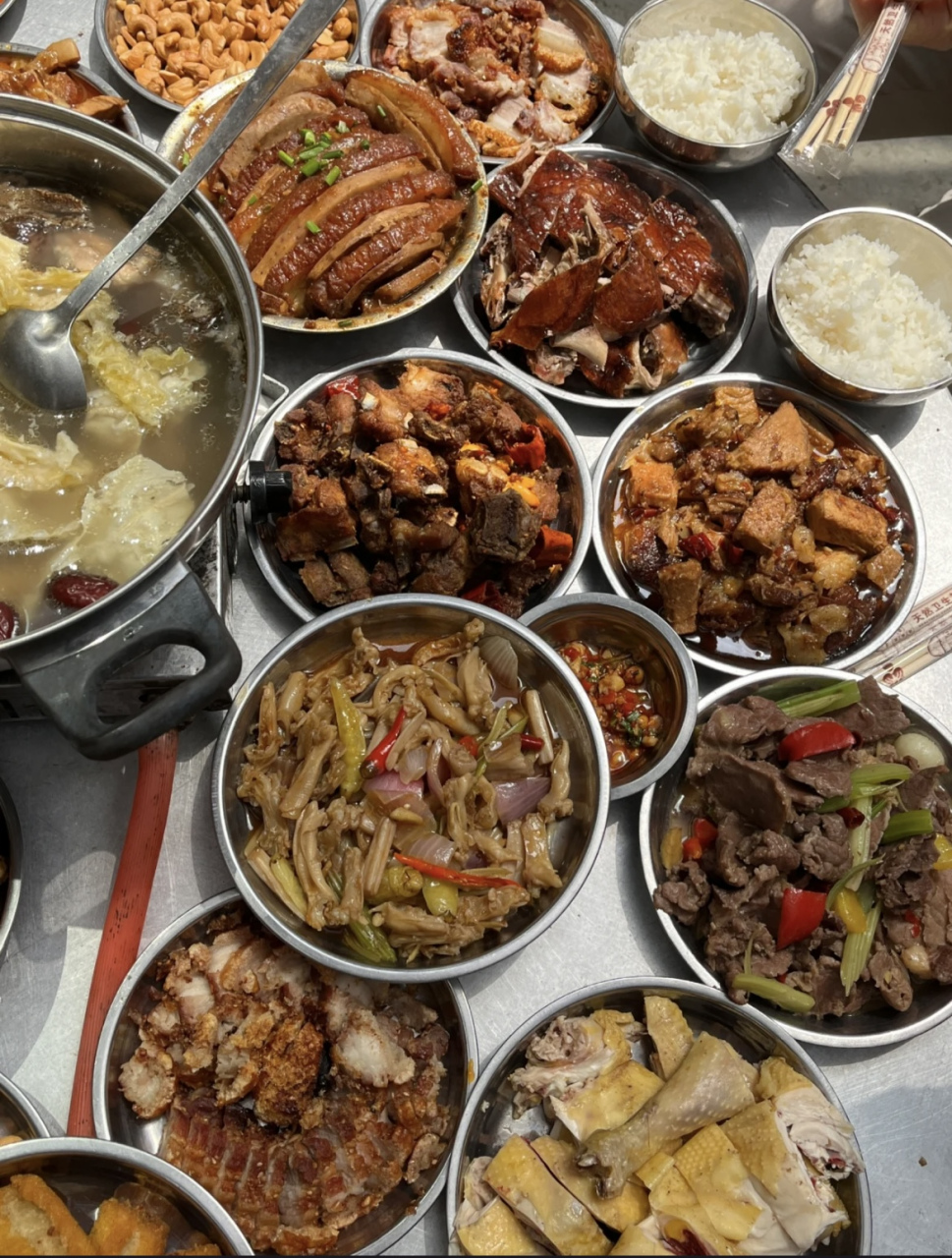 网友:广西酒席就是实在,一桌600上的都是硬菜!