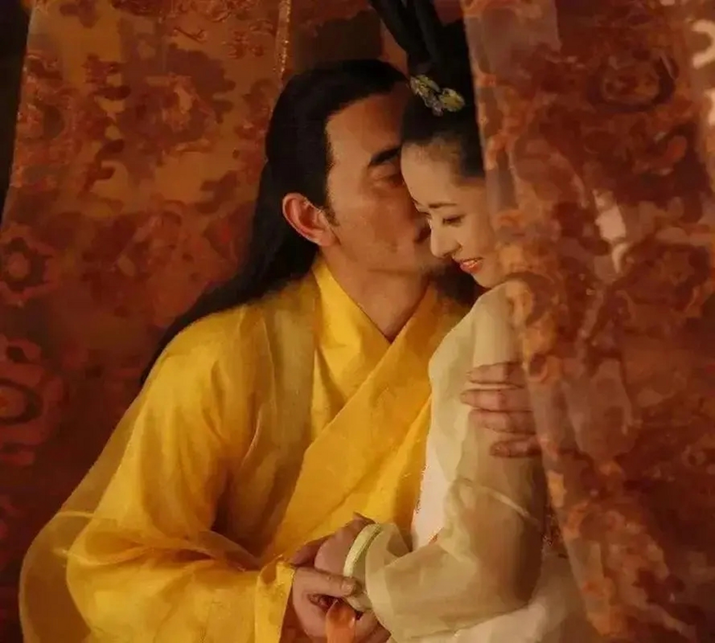 宋徽宗和周邦彦都是名妓李师师的常客.