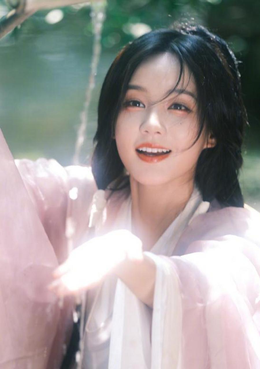 李一桐古装造型写真# 小姐姐李一桐好久并没有热搜了,最近她上传了一