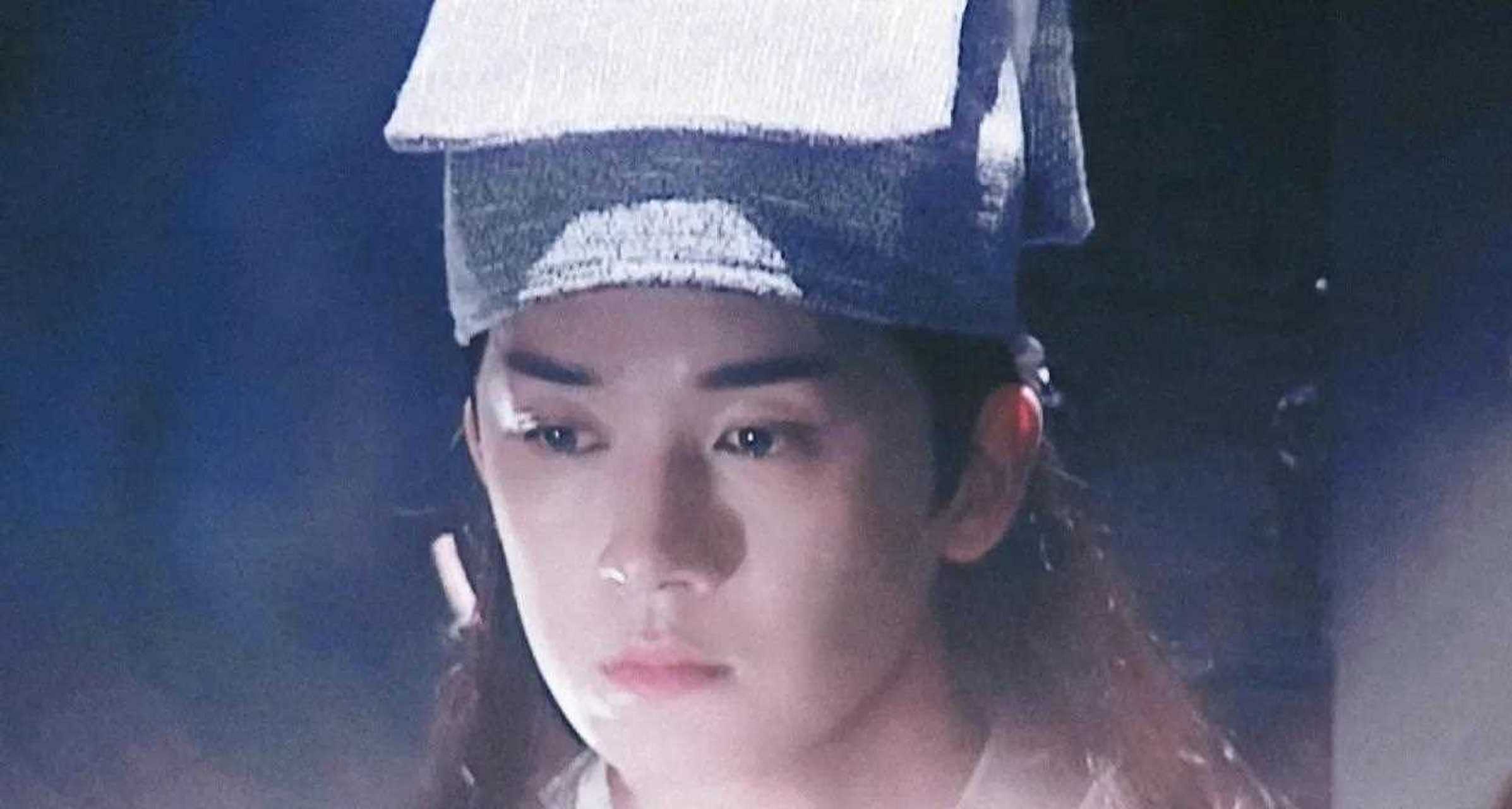 这是年轻时的潘粤明,好俊秀的书生,这不得迷死聊斋里的妖精了?