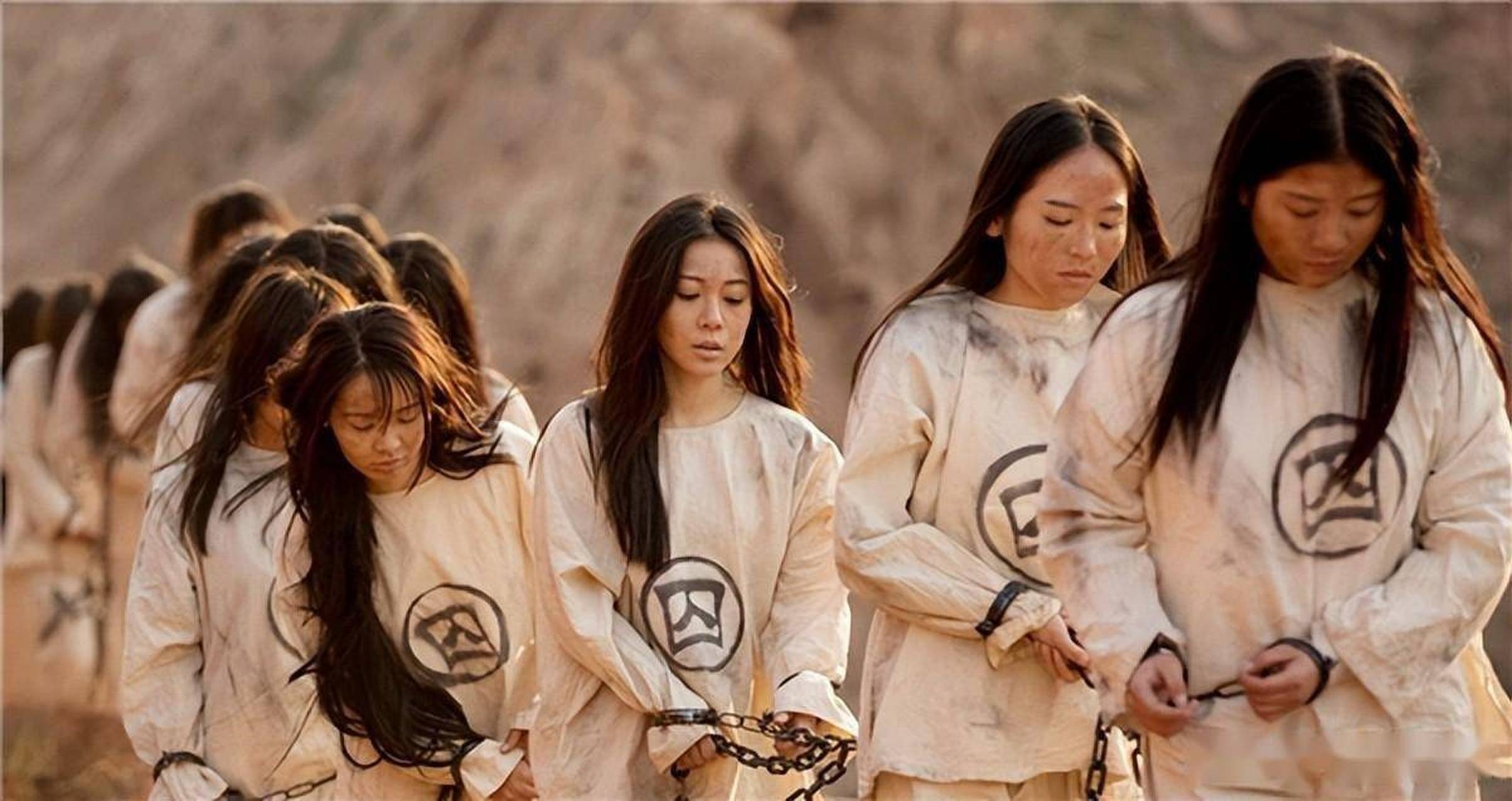 原来,那里的环境和气候十分恶劣,而且犯人会被发配到宁古塔与披妓人