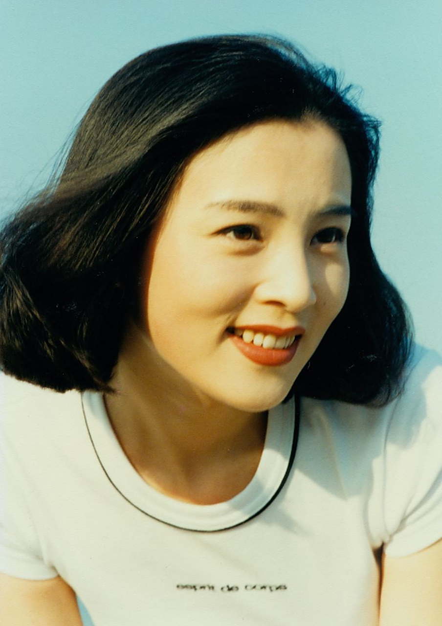 这是在1983年,演员李媛媛和焦晃一同在街上逛街,遭遇熟人的嘲讽,称