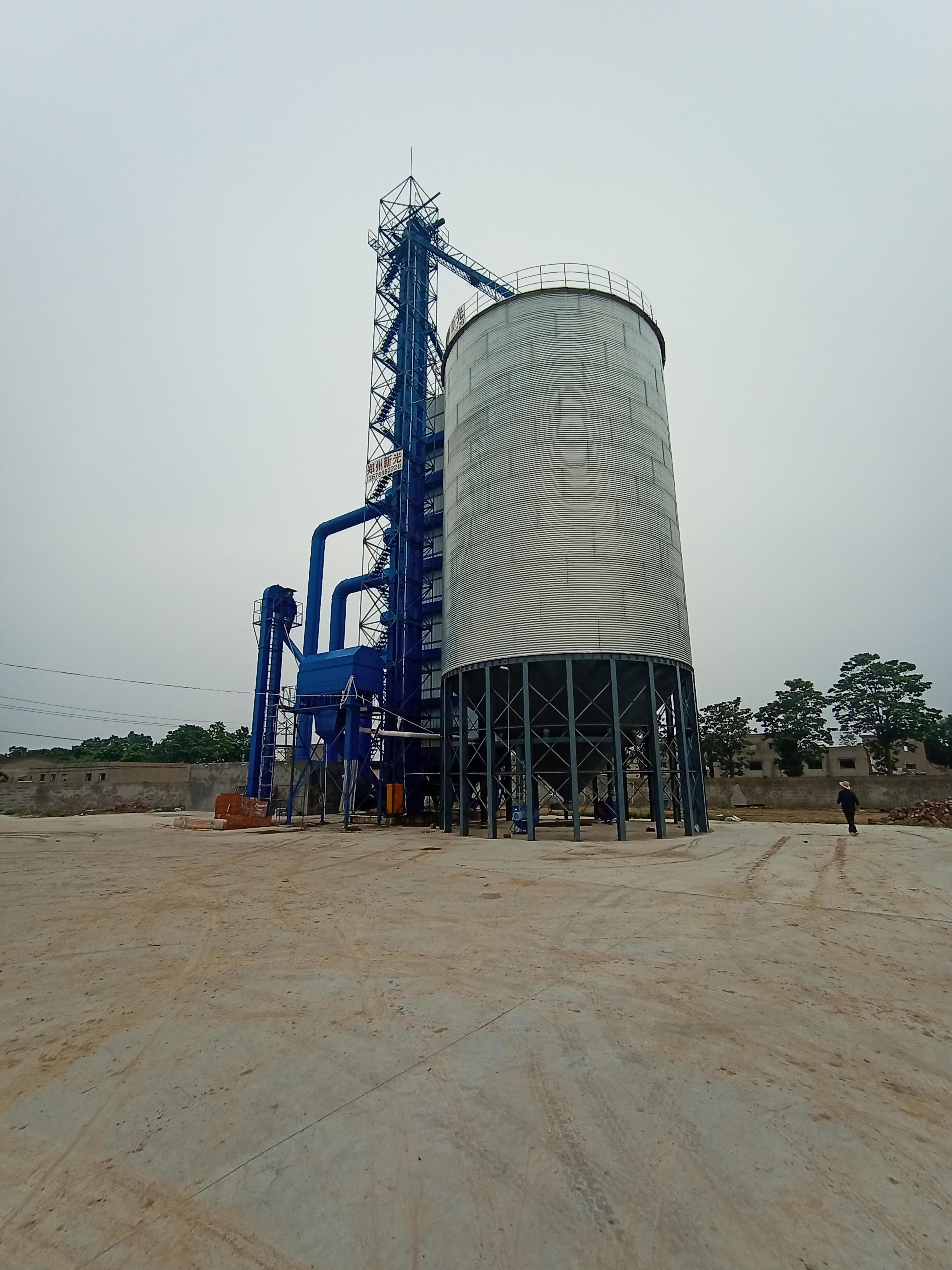 200吨钢板仓 粮食储存设备 粮食烘干机河南厂家