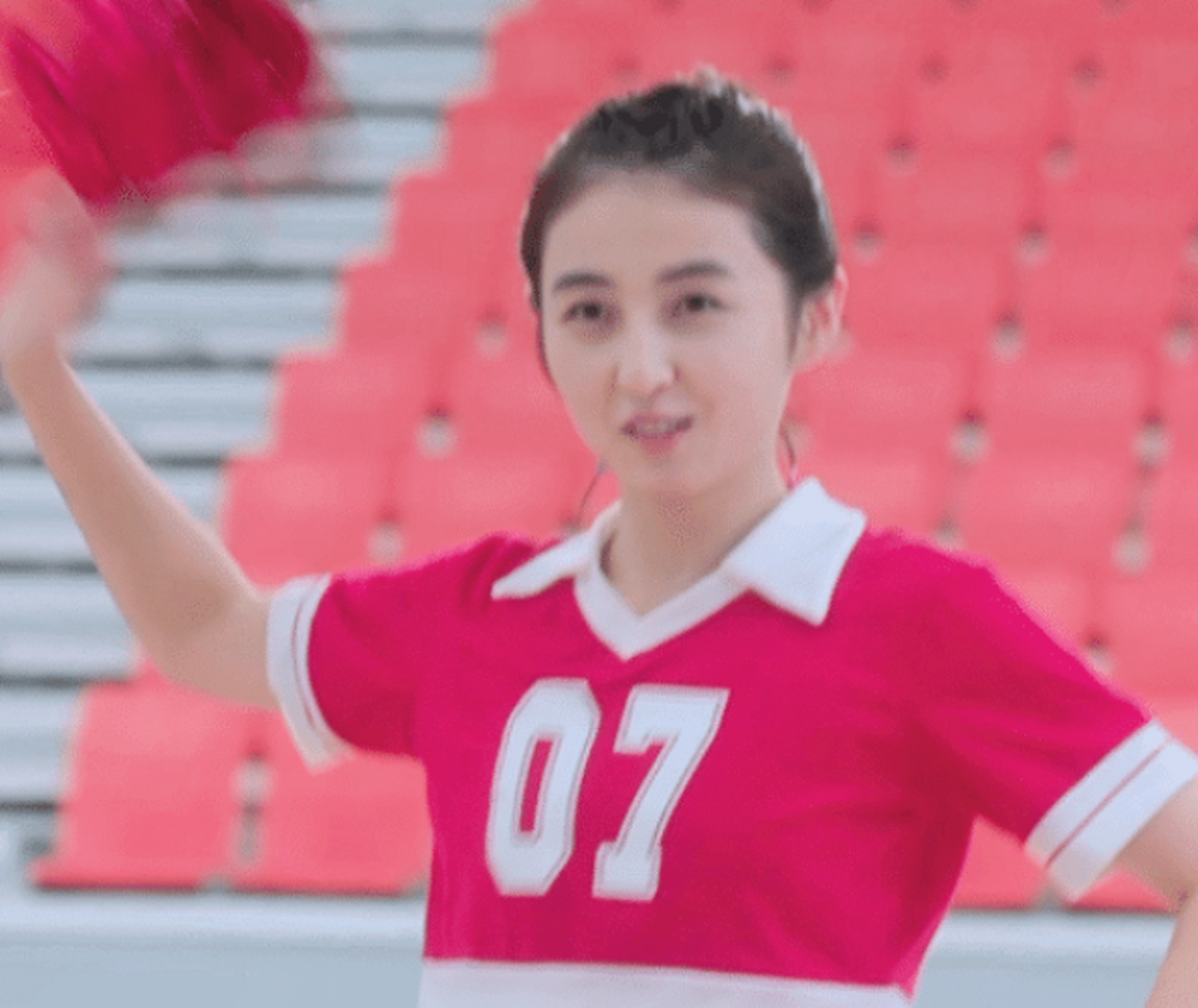 张子枫挑战空中一字马# #张子枫女团舞首秀#  7月27日,有媒体在山交