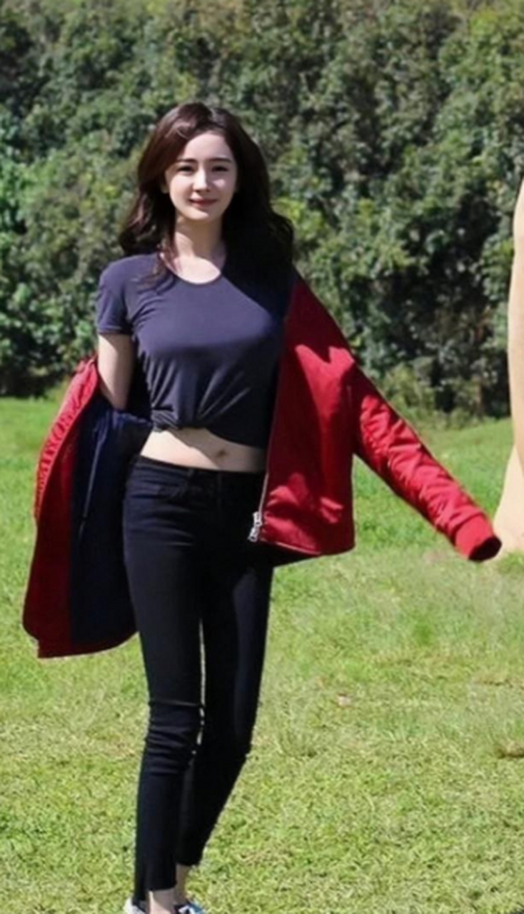 杨幂看着真的好瘦,这样的,网友还说胖吗