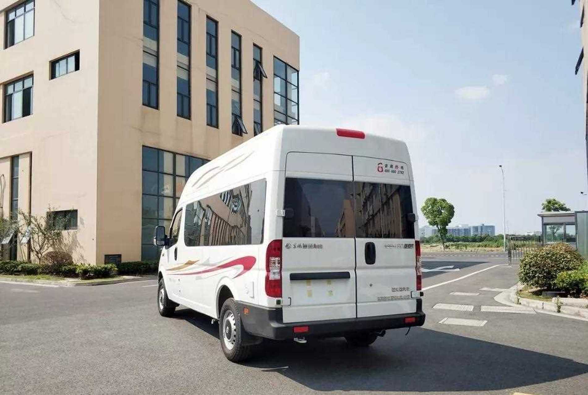 710上海房车展霍夫勒b型房车是基于东风御风底盘打造而成,30t涡轮增压